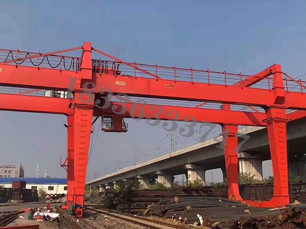 江苏连云港集装箱龙门吊厂家搬运40英尺集装箱