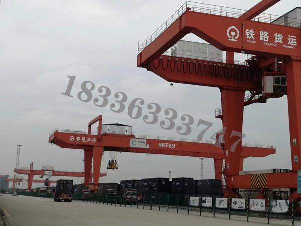 浙江杭州港口用35吨轨道式集装箱门机定制