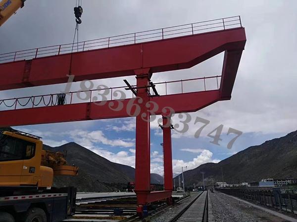 浙江嘉兴铁路货场轨道式集装箱门机50吨报价