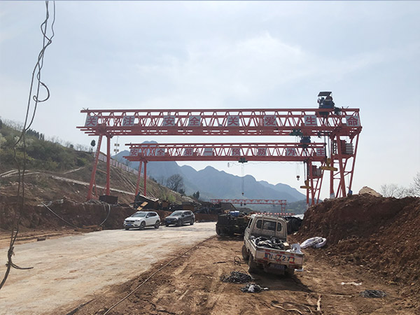 轨道安装在地面上的是河北唐山防爆门式起重机