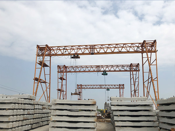 新安装的32吨河北廊坊防爆门式起重机要试运转