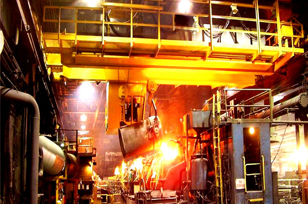 冶金工厂吊运钢包铁水用河北邢台32t冶金起重机