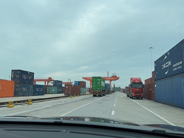 河北邢台龙门吊厂家讲解集装箱式门机的保养