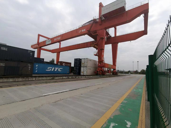 山东菏泽轨道集装箱龙门吊用于集装箱码头堆场作业