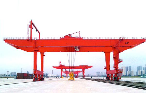河北秦皇岛集装箱龙门吊厂家40.5t岸边集装箱门机有货