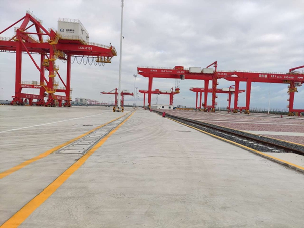 上海集装箱龙门吊厂家大跨度轨道集装箱门机受欢迎