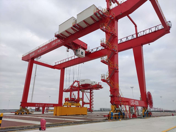 山东青岛集装箱龙门吊厂家35t集装箱门机遵守运行规范