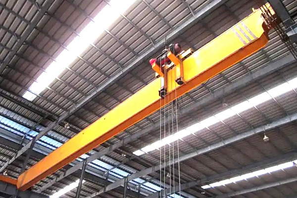 浙江绍兴新型桥式起重机厂家吊运危化品须注意