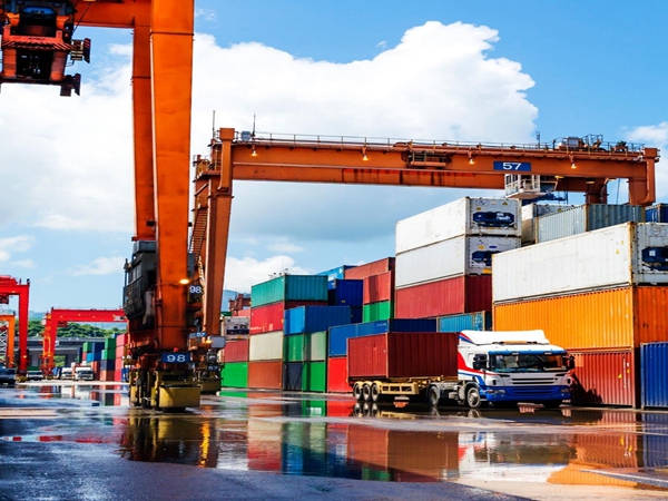 山东济宁集装箱龙门吊厂家解决设备吊钩旋转的办法