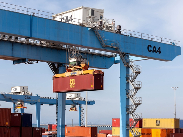 湖北十堰集装箱龙门吊厂家介绍其配件的更换要求