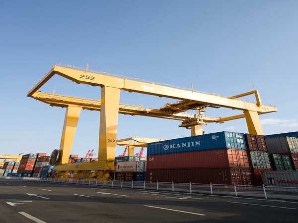 湖北咸宁集装箱起重机厂家介绍吊具的日常维护