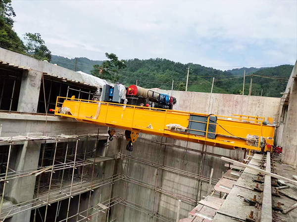 湖北随州桥式行吊厂家详解其吊钩的种类和用途