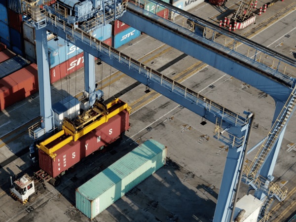 集装箱龙门吊防溜钩控制基于什么原理实现