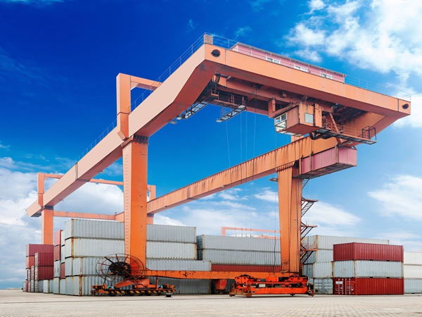 集装箱龙门吊的堆高能力如何决定场站存量